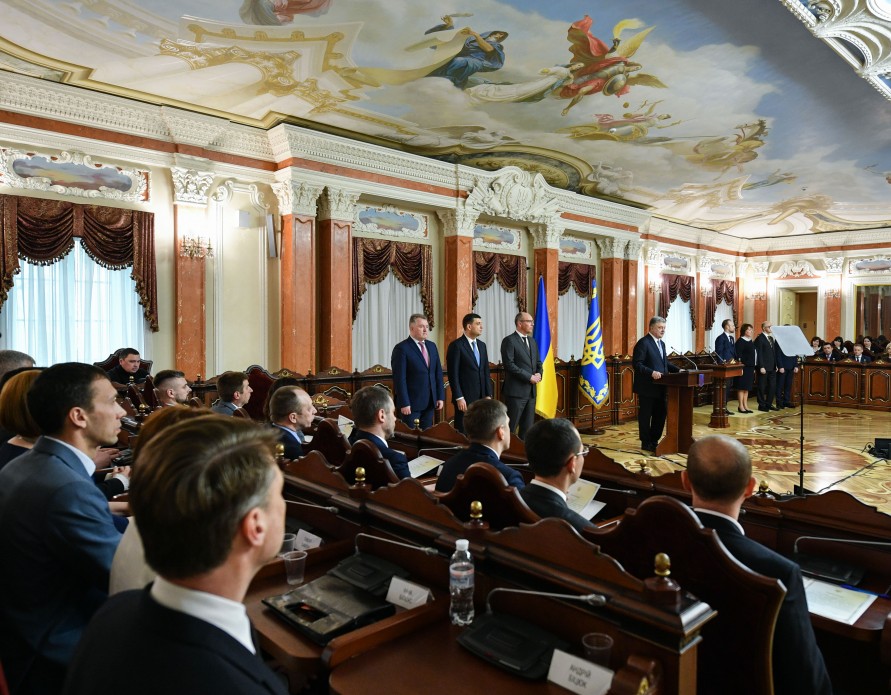 Poroshenko has appointed judges to anti-corruption court